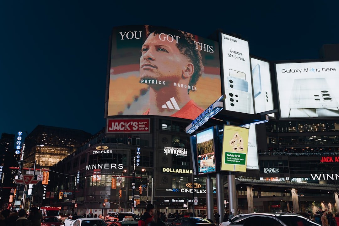 📍Dundas Square